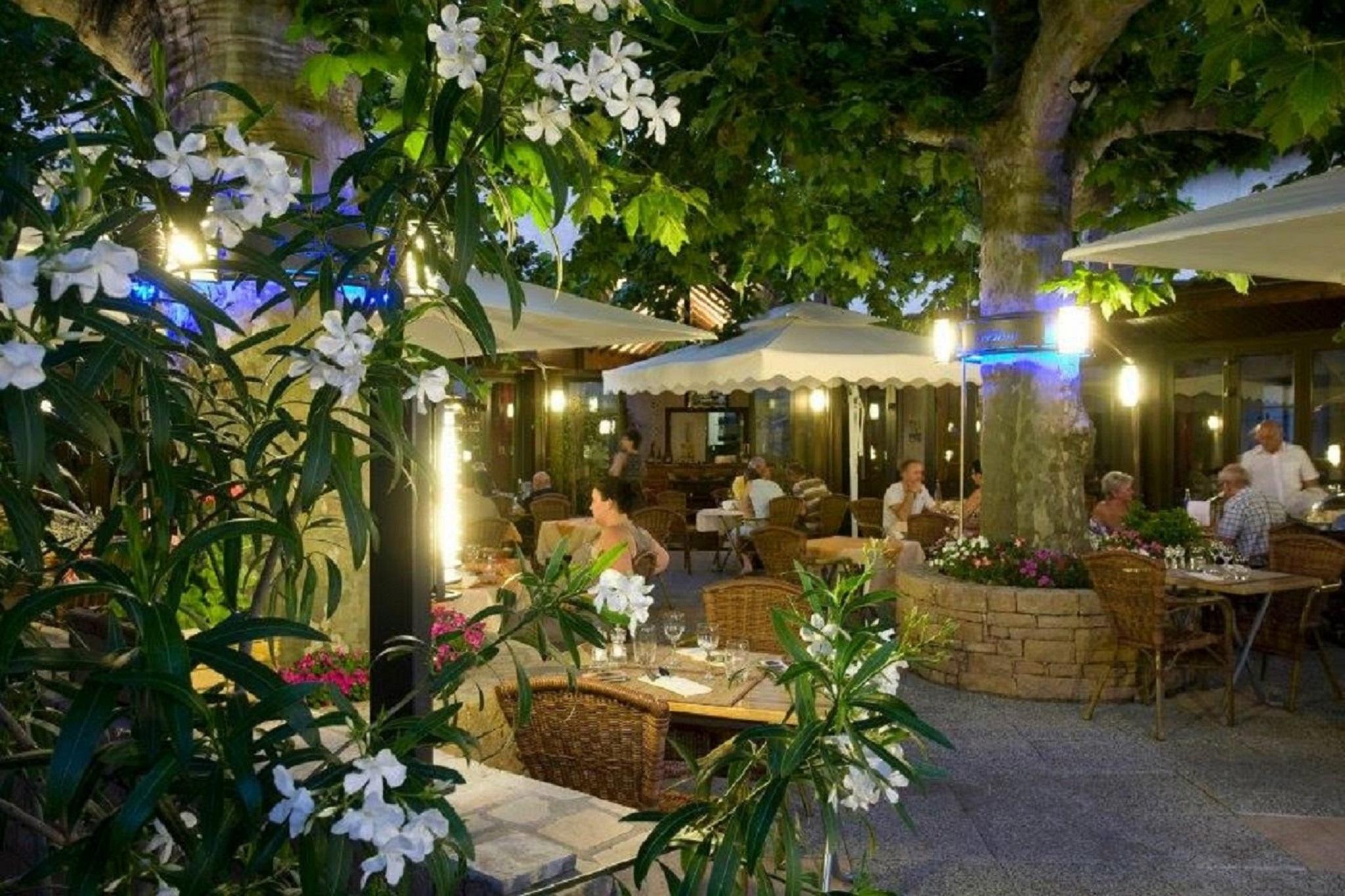 Quincieux Logis Hotel Tante Yvonne & Son Restaurant Semi-Gastronomique - Lyon Nord מראה חיצוני תמונה