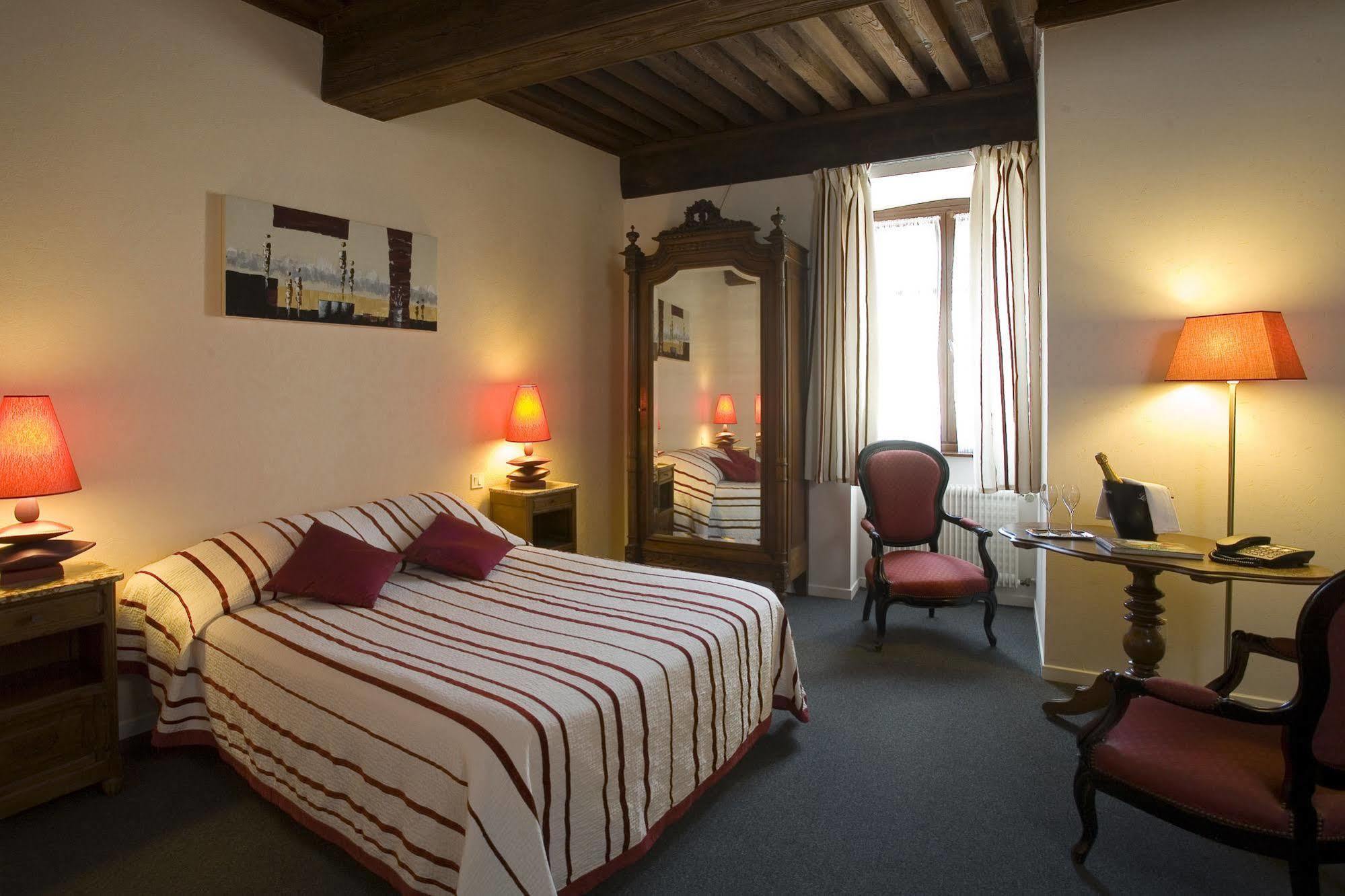 Quincieux Logis Hotel Tante Yvonne & Son Restaurant Semi-Gastronomique - Lyon Nord מראה חיצוני תמונה