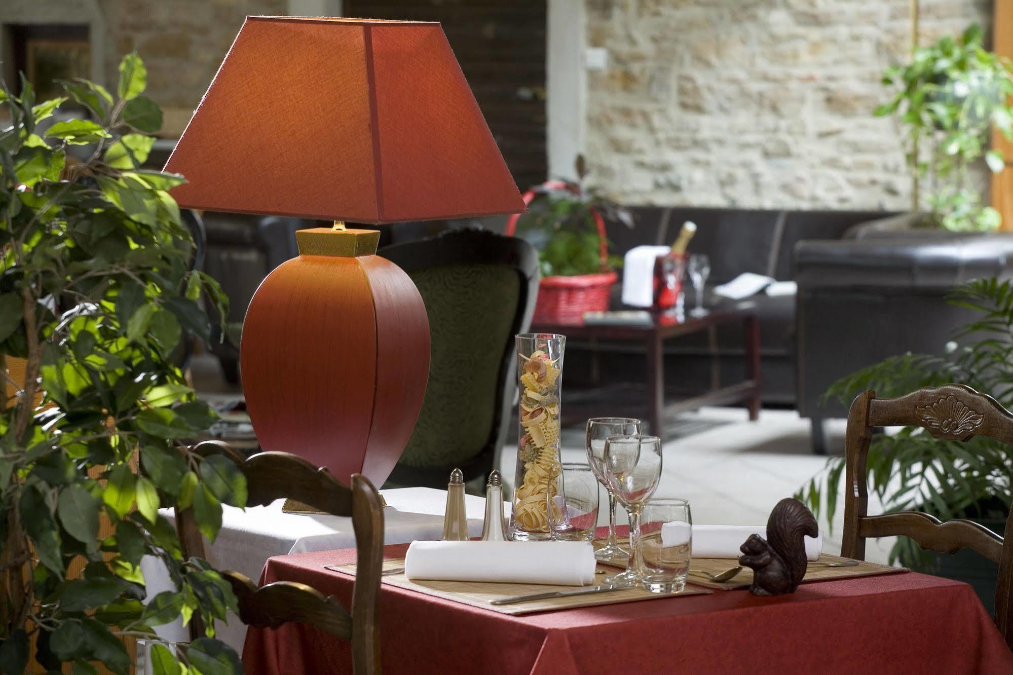 Quincieux Logis Hotel Tante Yvonne & Son Restaurant Semi-Gastronomique - Lyon Nord מראה חיצוני תמונה